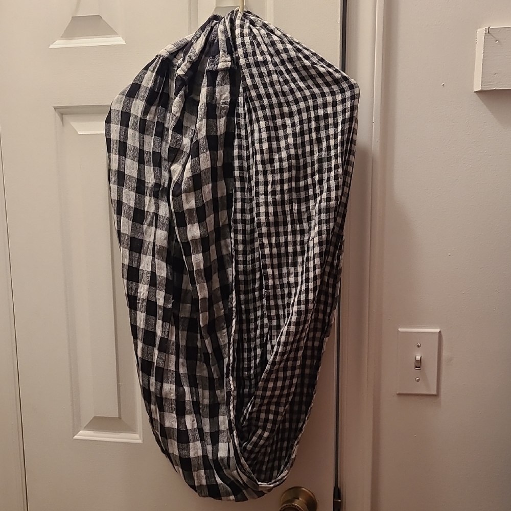 Bass Black and White Checkered Scarf